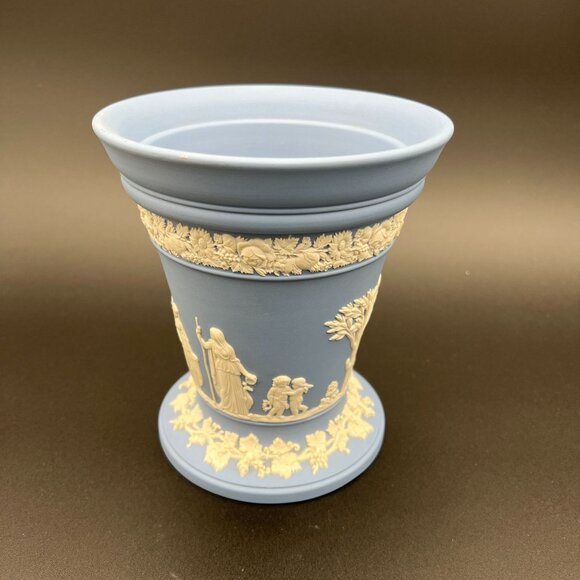 Wedgwood Classic Matte Blue Jasperware Vase ~6 3/4 x 6 in - Picture 5 of 14